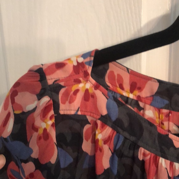 Floral blouse - Picture 5 of 6